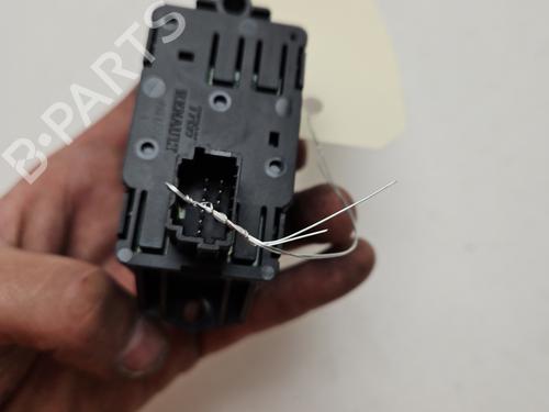Used Switch Switch RENAULT SCÉNIC III (JZ0/1_) 1.5 dCi (JZ02, JZ0R) (95 hp) 30307106 30307106