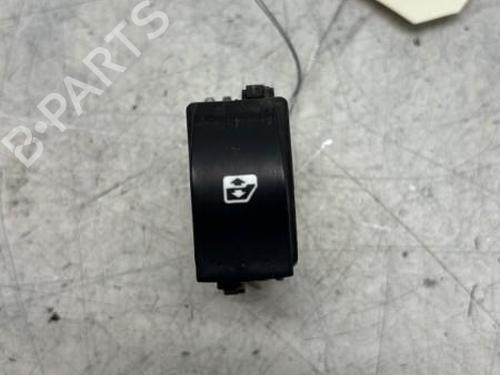 Interrupteur de vitre avant droite RENAULT CLIO II (BB_, CB_) 1.5 dCi (B/CB07) (65 hp) 29367329