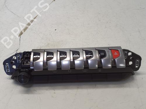 Used Warning switch PEUGEOT 5008 II (MC_, MJ_, MR_, M4_) 1.5 BlueHDi 130 (MCYHZJ, MCYHZR, MCYHZX) (131 hp) 29363887