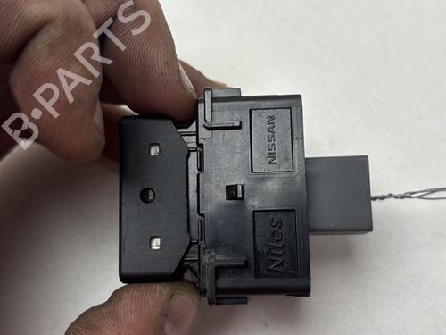 Used Switch Switch RENAULT KOLEOS I (HY_) 2.0 dCi 4x4 (HY0K) (150 hp) 34108899 34108899