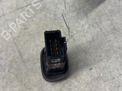 Used Warning switch Warning switch RENAULT CLIO II (BB_, CB_) 1.2 (BB0A, BB0F, BB10, BB1K, BB28, BB2D, BB2H, CB0A,... (58 hp) 31957152 31957152