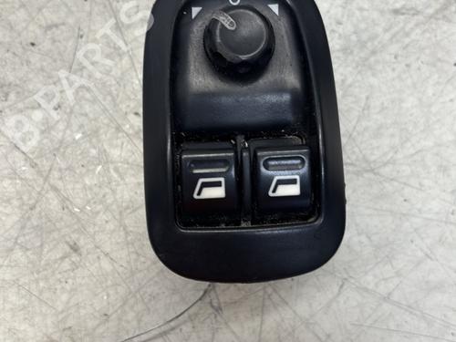 Used Left front window switch Left front window switch PEUGEOT 206 Hatchback (2A/C) 1.4 HDi eco 70 (68 hp) 29365597 29365597