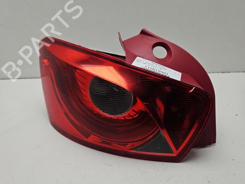 Feu arrière gauche SEAT IBIZA IV (6J5, 6P1) 1.2 TDI (75 hp) 31831030