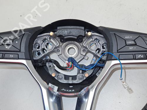 steering-wheel-nissan-qashqai-ii-j11-j11_-2013-31612846 main image