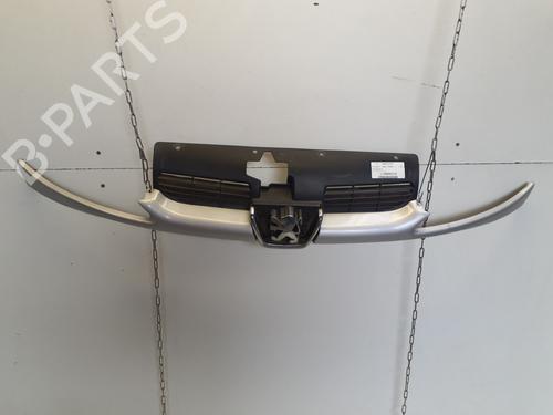 Used Grille PEUGEOT 206 Hatchback (2A/C) 1.6 i (89 hp) 29364477