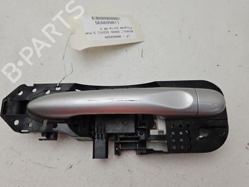 Maniglia esterna posteriore sinistra RENAULT GRAND SCÉNIC III (JZ0/1_) 1.5 dCi (JZ09, JZ0D, JZ10, JZ14, JZ1G, JZ29, JZ2C) (110 hp) 31370895