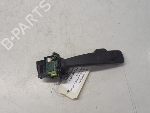 switch-volvo-v40-hatchback-525-2012-2013-2014-2015-2016-2017-2018-2019-29368269 main image