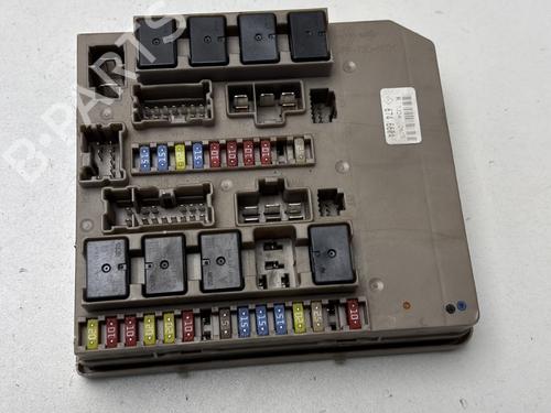 Used Fuse box RENAULT CLIO III (BR0/1, CR0/1) 1.5 dCi (BR17, CR17) (86 hp) 30059048