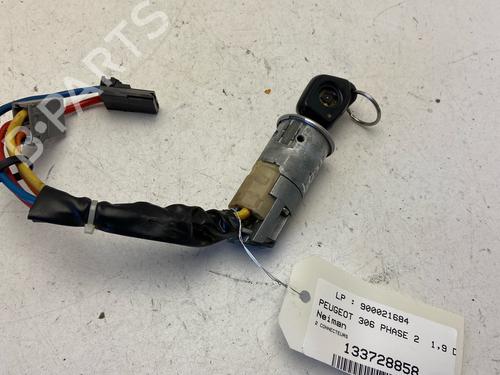 Używane Stacyjka Stacyjka PEUGEOT 306 Hatchback (7A, 7C, N3, N5) 1.9 D (68 hp) 39904914 39904914
