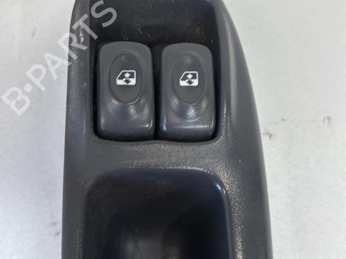 Używane Przełącznik szyby przedniej lewej RENAULT SCÉNIC I MPV (JA0/1_, FA0_) 1.9 dCi (JA05, JA1F) (102 hp) 29363113