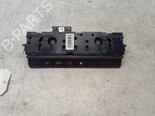 Used Warning switch Warning switch RENAULT CLIO V (B7_) 1.6 E-TECH 140 (B7MU) (140 hp) 29367940 29367940