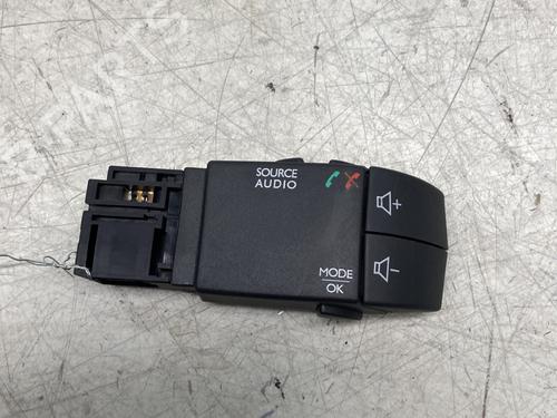 switch-dacia-sandero-ii-2012-29365358 main image