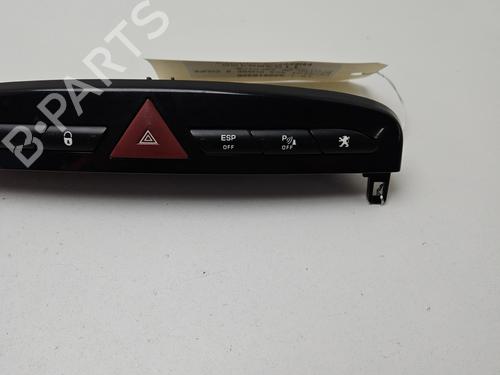 warning-switch-peugeot-rcz-2010-2011-2012-2013-2014-2015-30338106 main image