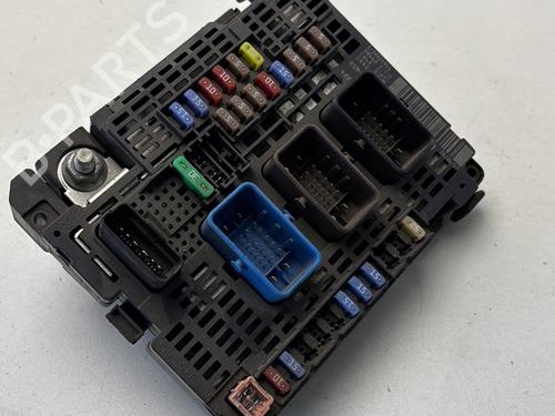 Sikringsdose PEUGEOT 5008 II (MC_, MJ_, MR_, M4_) 1.6 BlueHDi 120 (MCBHZH, MCBHZW) (120 hp) 30059047