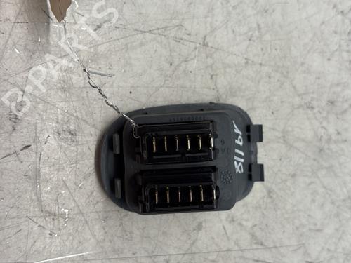 Used Left front window switch Left front window switch RENAULT MEGANE Scenic (JA0/1_) 1.6 e (JA0F) (90 hp) 31957109 31957109