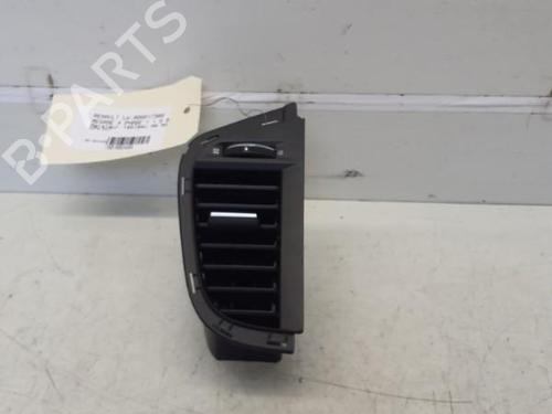 air-vent-renault-megane-iv-hatchback-b9amn_-2015-29367549 main image