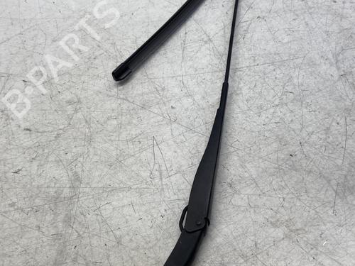 Used Front windshield wiper arm DACIA SANDERO II TCe 90 (B8M1, B8MA, B8AC) (90 hp) 29362037