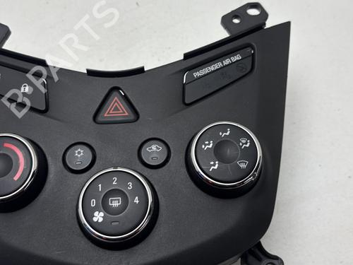 Used Climate control Climate control CHEVROLET AVEO Saloon (T300) 1.2 (86 hp) 30198693 30198693