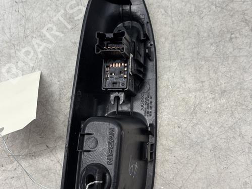 Right front window switch NISSAN JUKE (F15) 1.5 dCi | BP29365677I26