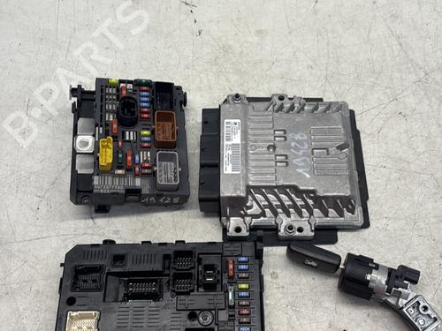 Used Electronic module PEUGEOT 5008 (0U_, 0E_) 1.6 HDi (112 hp) 29365601