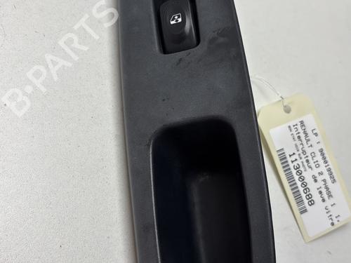 Used Right front window switch RENAULT CLIO II (BB_, CB_) 1.6 16V (BB01, BB0H, BB0T, BB14, BB1D, BB1R, BB2KL, BB3G... (107 hp) 31957282