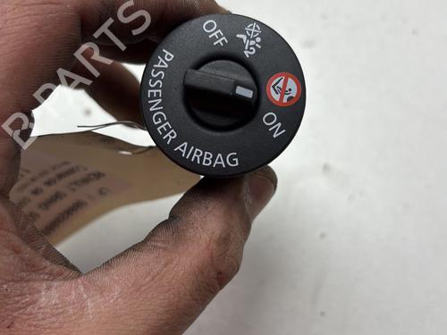 Used Switch Switch RENAULT SCÉNIC IV (J9_) 1.7 Blue dCi 150 (J9A7, J9A8) (150 hp) 31957417 31957417