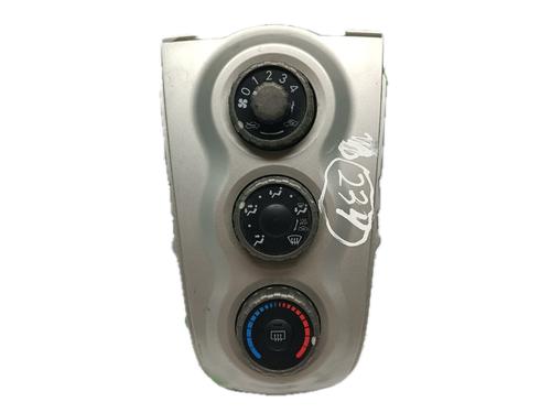 Comando chauffage TOYOTA YARIS (_P9_) 1.4 D-4D (NLP90_, NLP90R) (90 hp) 29777949