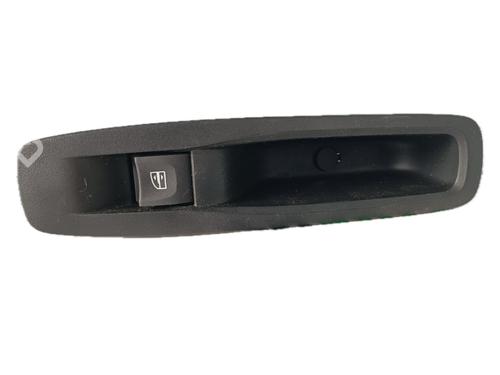 Used Right front window switch RENAULT MEGANE IV Hatchback (B9A/M/N_) 1.5 Blue dCi 95 (B9A2, B9A6) (95 hp) 29781615