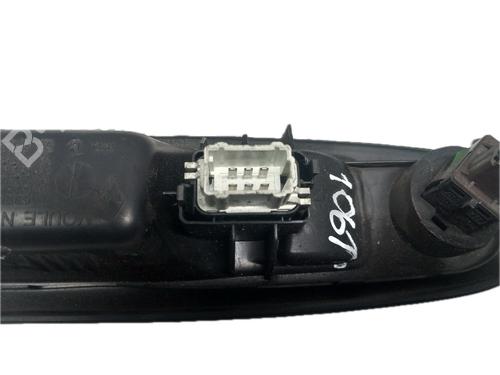 Interrupteur de vitre avant droite RENAULT CLIO II (BB_, CB_) 1.5 dCi | BP29792622I26 