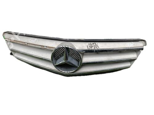 Used Grille MERCEDES-BENZ C-CLASS (W204) C 200 (204.048) (186 hp) 29793408