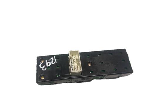 Left front window switch HYUNDAI TUCSON (JM) 2.0 CRDi | BP29795511I27
