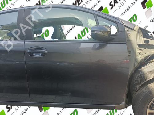 Used Right front door TOYOTA YARIS (_P13_) 1.0 (KSP130_, KSP130) (69 hp) 29804285
