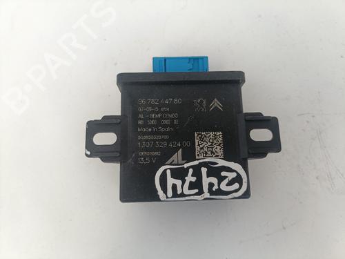 Módulo eletrónico Módulo eletrónico PEUGEOT 308 II (LB_, LP_, LW_, LH_, L3_) 1.5 BlueHDI 100 (102 hp) 29805388 29805388