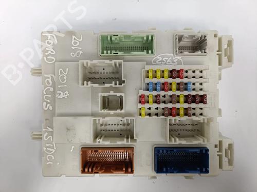 Used Fuse box Fuse box 32685418 32685418