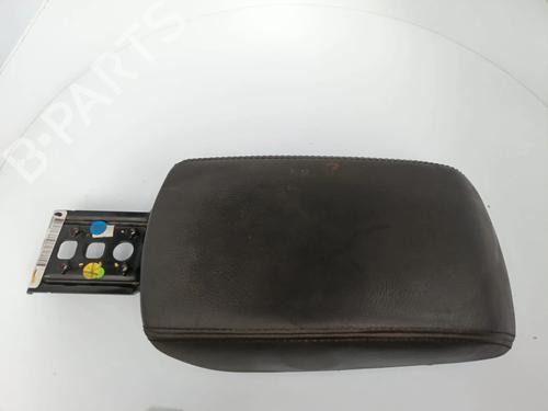Used Armrest / Center console Armrest / Center console FORD FOCUS III 1.5 TDCi (120 hp) 32710761 32710761