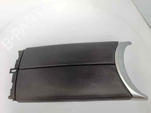 Armlæn Armlæn MERCEDES-BENZ C-CLASS (W205) C 350 e (205.047) (279 hp) 32710776 32710776