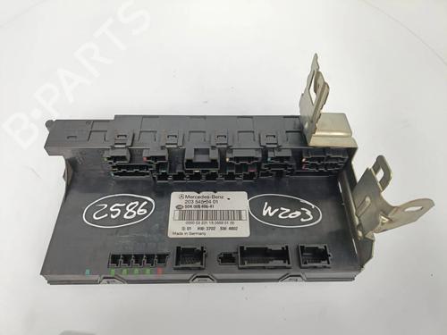 Used Fuse box Fuse box 32766243 32766243