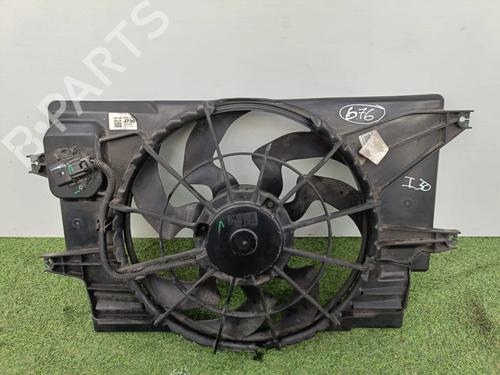 Used Radiator fan Radiator fan HYUNDAI i30 Estate (PDE) 1.6 CRDi (116 hp) 33218013 33218013