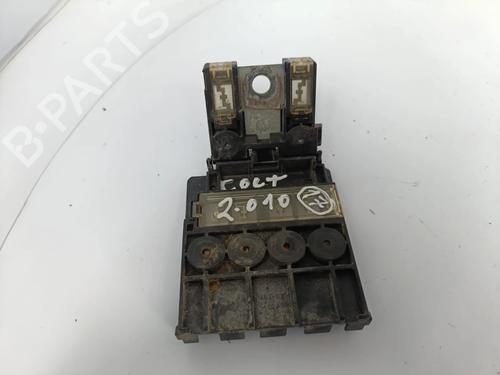 Used Fuse box Fuse box 33758692 33758692