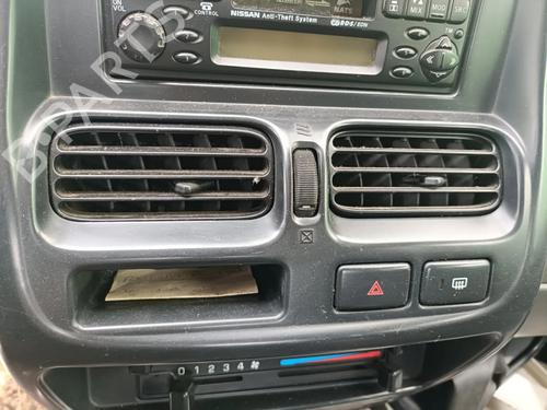 air-vent-nissan-pick-up-d22-1997-34165925 main image