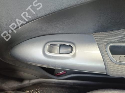 right-front-window-switch-nissan-juke-f15-2010-2011-2012-2013-2014-2015-2016-2017-2018-2019-36307734 main image