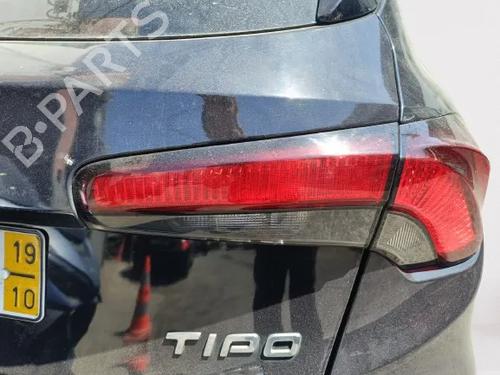 right-tailgate-light-fiat-tipo-estate-356_-357_-2016-36644243 main image