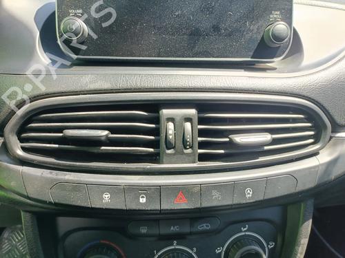 air-vent-fiat-tipo-estate-356_-357_-2016-36644238 main image