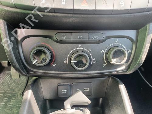 climate-control-fiat-tipo-estate-356_-357_-2016-36644235 main image