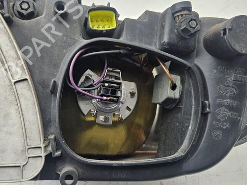Right headlight CHRYSLER VOYAGER IV (RG, RS) 2.5 CRD | BP27200404C29 