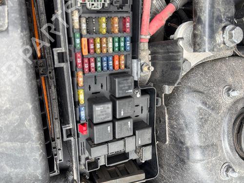 Used Fuse box Fuse box 37177583 37177583