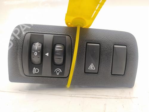 Used Headlight switch RENAULT MEGANE III Grandtour (KZ0/1) 1.5 dCi (KZ09, KZ0D, KZ1G, KZ29, KZ14, KZ1W, KZ10, KZ1F,... (110 hp) 17166590