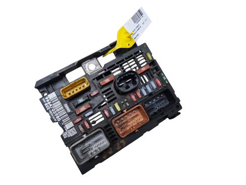 Used Fuse box Fuse box 38723160 38723160