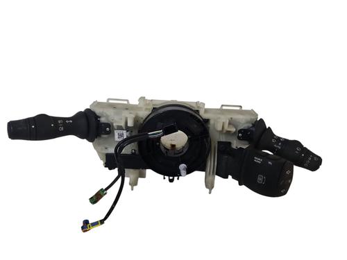 switch-renault-megane-iii-hatchback-bz01_-b3_-2008-33852420 main image