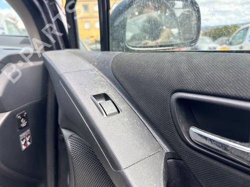 Used Right front window switch TOYOTA COROLLA Verso (ZER_, ZZE12_, R1_) 2.2 D-4D (AUR10_, AUR10R) (136 hp) 28292958